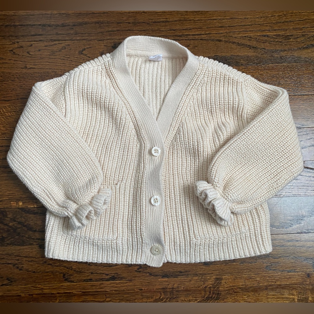 Baby GAP toddler girl size 4 Chunky Knit Button Cardigan Cozy Ivory Cream ruffle